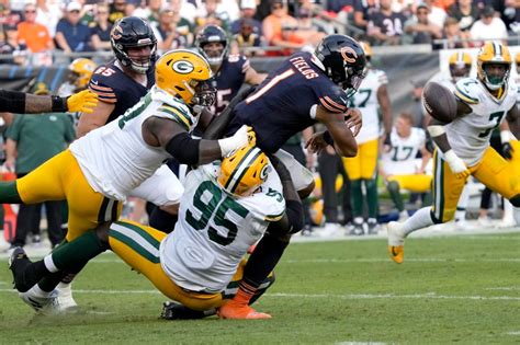 Bears blown to bits in season opener against rival Packers